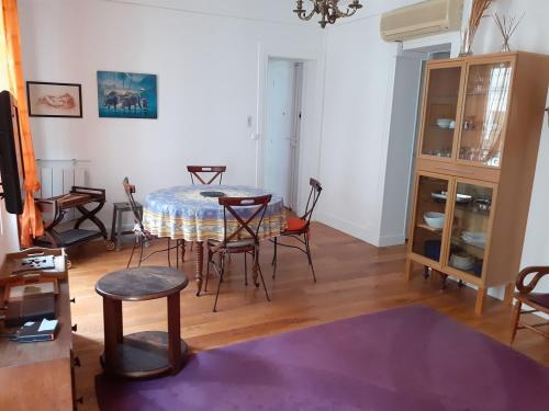a dining room with a table and chairs in a room at Appartement Petroff in Paris
