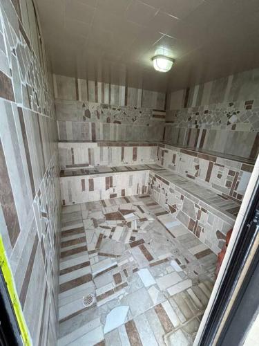 a bathroom being remodeled with a floor and walls at Hermoso apartamento de vacaciones en el Quindío in La Tebaida