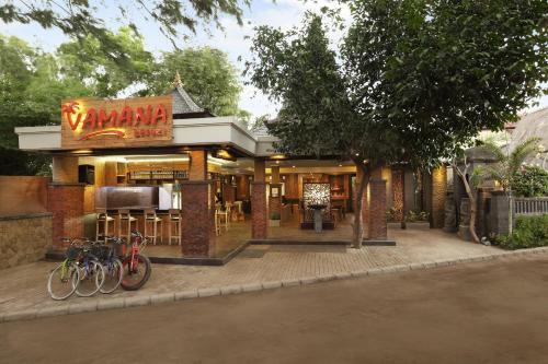 a restaurant with bikes parked in front of it at Vamana Resort - CHSE Certified in Gili Trawangan