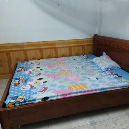 Krevet ili kreveti u jedinici u objektu Phòng ngủ rộng đẹp có điều hòa