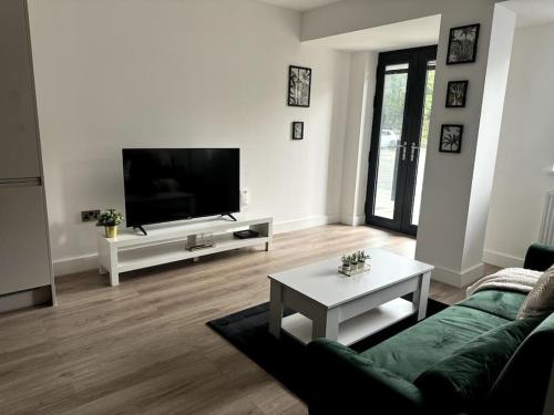 a living room with a couch and a table at Luxury Oaks Suite, Free private parking, 2 Bed 2 Bathroom Apartment, Central Solihull in Birmingham