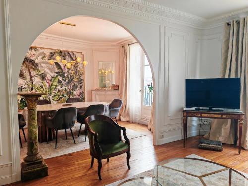 Grand Appartement Eiffel Tower View