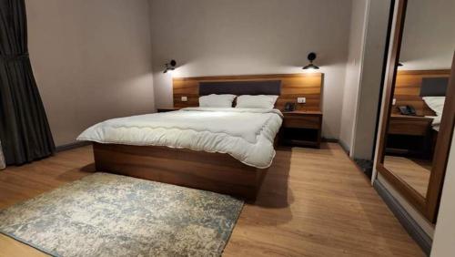 מיטה או מיטות בחדר ב-AliBaba Pyramids View Inn