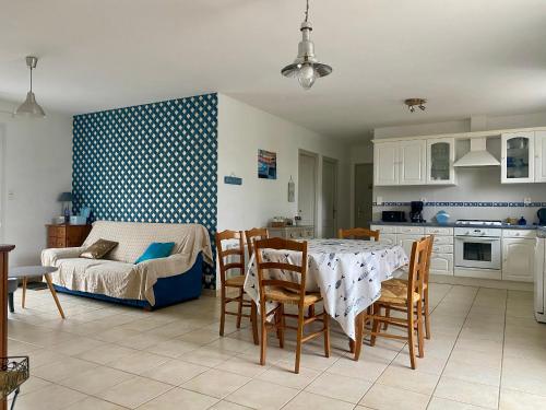 Photo de la galerie de l'établissement Maison neuve: Proche plage, 3 chambres, garage à Longeville-sur-Mer - FR-1-336-43, à Longeville-sur-Mer