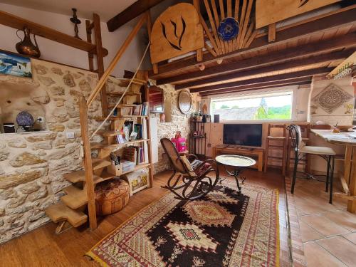 Photo de la galerie de l'établissement Eco-gîte de charme 3* avec sauna proche d'Argenton et Lac d'Eguzon - FR-1-591-576, à Le Pêchereau