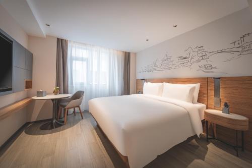 UrCove by HYATT Nanjing Downtownにあるベッド
