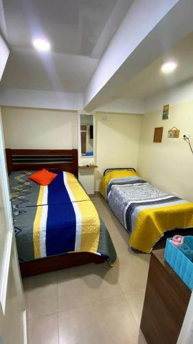 a bedroom with two beds in a room at Acogedora Habitación in Sucre