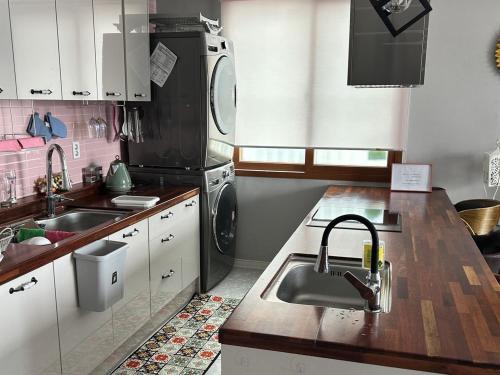 Nhà bếp/bếp nhỏ tại Yeosu Sonamu Pension