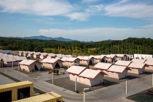 an aerial view of a row of tents in a parking lot at Yeongcheon Auno feliz in Yeongcheon