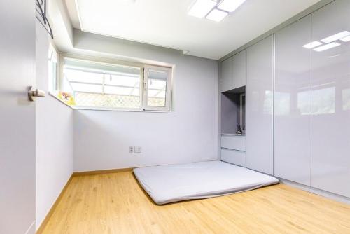 Postel nebo postele na pokoji v ubytování Yangpyeong Dongdong House Pension