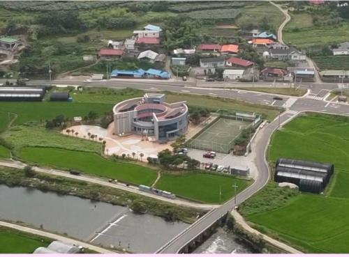 Pemandangan dari udara bagi Namhae Kkotnae Village Pension