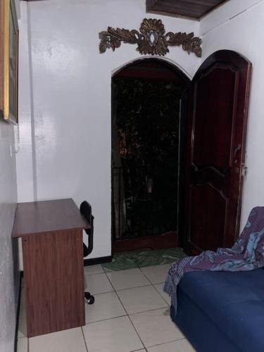 a room with a door and a table and a desk at 444, Rincón de paz in Alajuela City