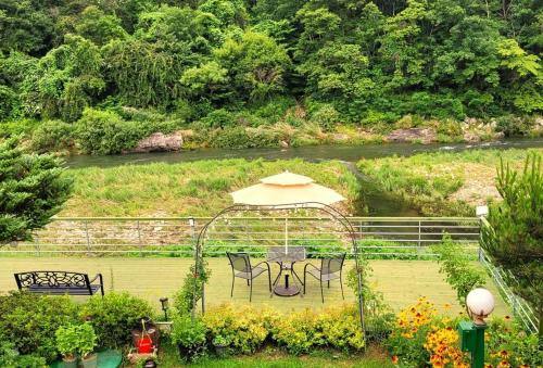 Taman di luar Gapyeong Chorok Jeongwon Gyegok Dokchae Pension