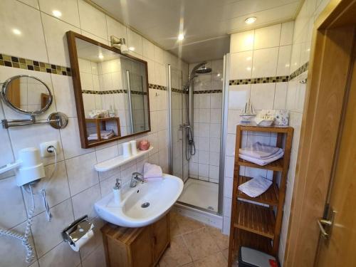 a bathroom with a sink and a shower at Flower in Carolinensiel in Carolinensiel