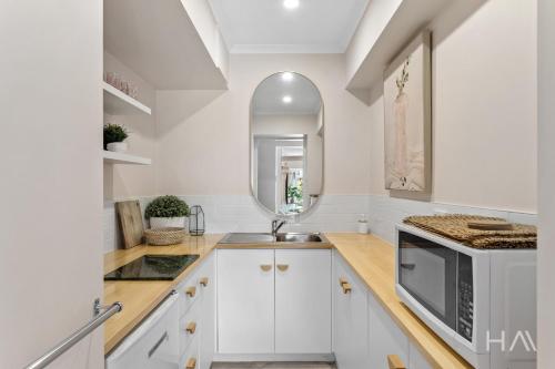 Köök või kööginurk majutusasutuses Rose Gold Hideaway (ITAS) - Hosted by: L'Abode Accommodation