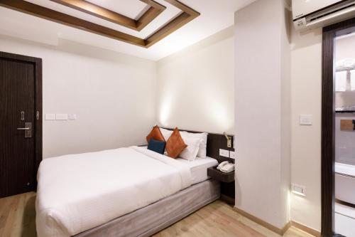Una cama o camas en una habitación de Hotel Sabrina Kathmandu