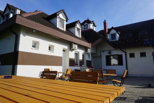 Május 1 Vendégház - Torony