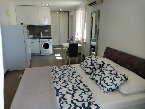 Kuchyňa alebo kuchynka v ubytovaní Studio apartman Iva