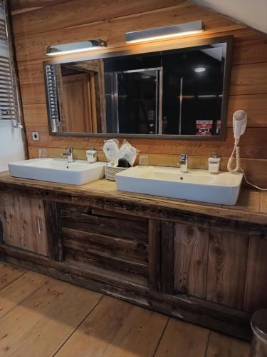 two sinks on a wooden counter with a mirror at Zajazd Karczma Zagłoba in Świdnica