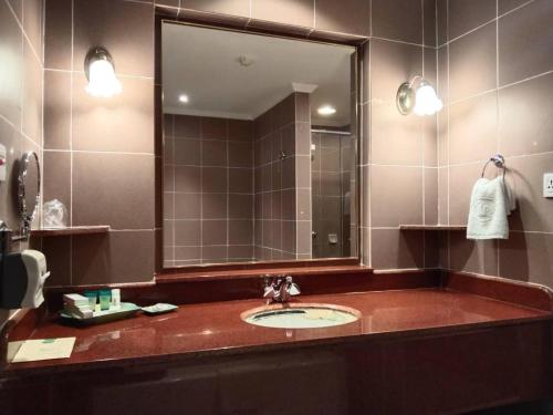 Un baño de Tiara Labuan Hotel