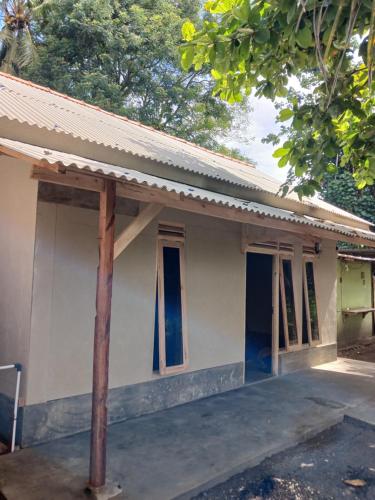 une maison en construction dans l'établissement Sea zone, à Pangandaran