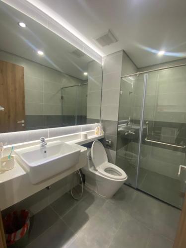 Bilik mandi di ECORIVER HẢI DƯƠNG Khách sạn căn hộ cao cấp view triệu Đô La