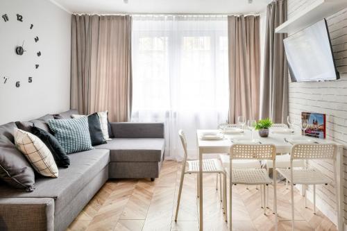אזור ישיבה ב-Beautiful Apartment with Balcony for 6 people in Cracow by Renters
