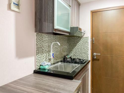 a kitchen with a sink and a counter top at RedLiving Apartemen Bogor Valley - Paulina Property Tower A in Kalibata 1