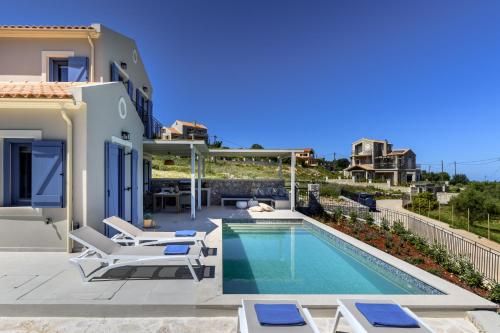 La alberca dentro o cerca de Villa Ariste with stunning views near Fiscardo