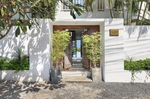 Η πρόσοψη ή η είσοδος του Villa M