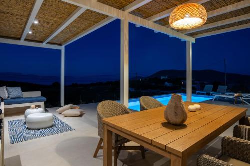 La alberca dentro o cerca de Villa Ariste with stunning views near Fiscardo