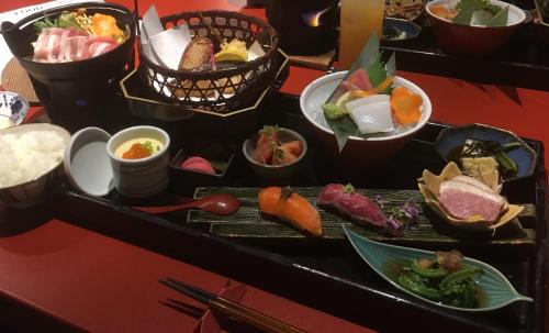 アパートメントの敷地内または近くでの食事または食べ物