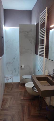 a bathroom with a sink and a toilet at Palazzo Sarti Suites in Rodi Garganico