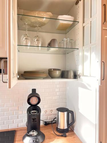 Kuchyň nebo kuchyňský kout v ubytování Dachgeschoss-Maisonette-Apartment mit Klimaanlage