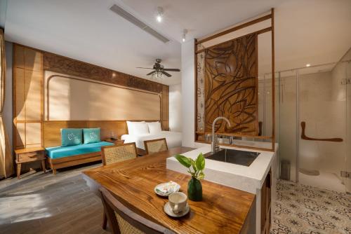 Khu vực ghế ngồi tại VernalHome Boutique Danang