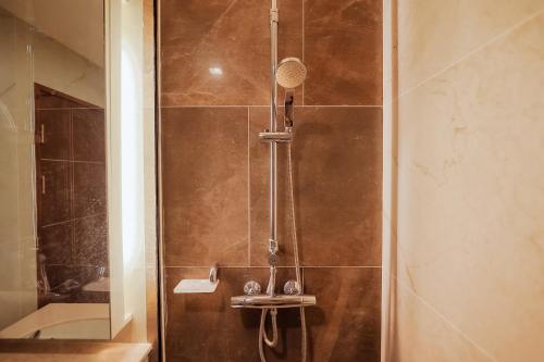 חדר רחצה ב-The Astra Condo Changkhlan in Chiang Mai