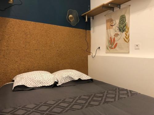 Ένα ή περισσότερα κρεβάτια σε δωμάτιο στο Little Snug