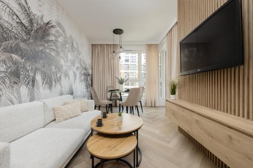 Elegant Mokotów Studio with Balcony and Parking by Noclegi Renters