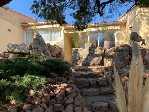 Το κτήριο όπου στεγάζεται  το bed & breakfast
