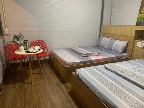 En eller flere senge i et værelse på Homestay Chân Quê