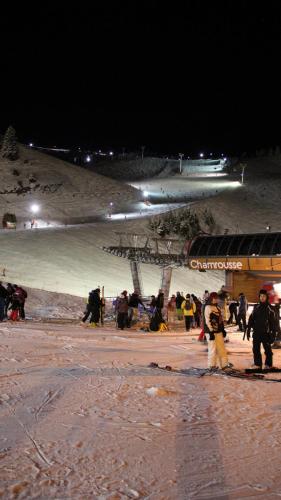 Photo de la galerie de l'établissement La Grive FAMILLE & MONTAGNE appartements 6pers montagne by Alpvision Residence, à Chamrousse