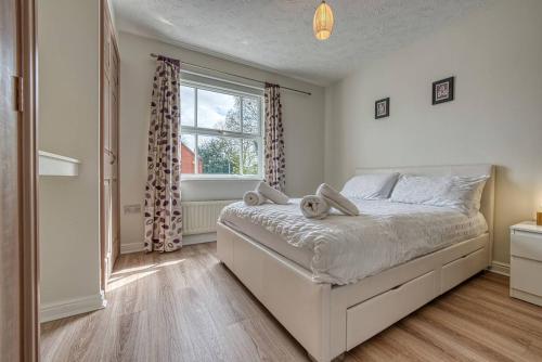 a bedroom with a white bed and a window at Stylish 2 Bed Flat Close To Nec Bhx in Solihull