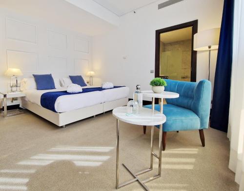 a bedroom with a bed and a table and a chair at Hotel Nuevo Boston in Madrid
