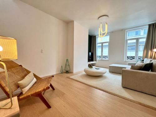 a living room with a couch and a table at Duplex chic et spacieux - Hypercentre in Liège