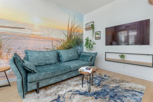Nowy Świat Stylish, Seaside Apartment with Balcony & Parking Puck by Noclegi Renters