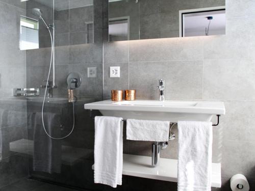 A bathroom at Stockberg hotel & apartments