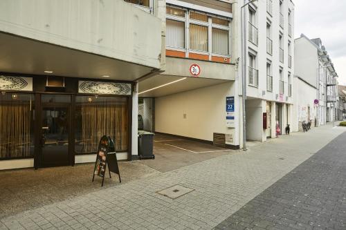 an empty street with a sign in front of a building at Harbour Apartments in Karlsruhe