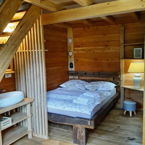 Glamping Savinjaにあるベッド