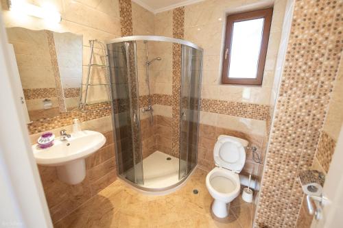 A bathroom at Villas in Complex Trakiyskiy Bryag