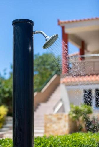 Το κτήριο όπου στεγάζεται  η βίλα
